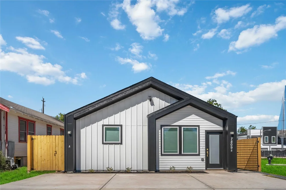 Unit for sale at 7809 Queen Street, Houston, TX 77028