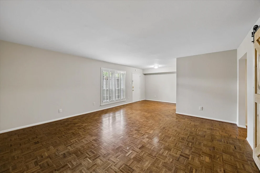 Unit for sale at 355 N Post Oak Lane, Houston, TX 77024