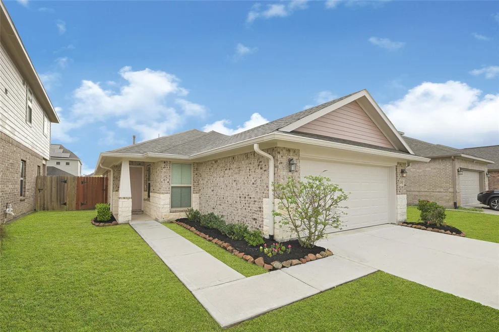 Unit for sale at 4209 W Bayou Maison Circle, Dickinson, TX 77539