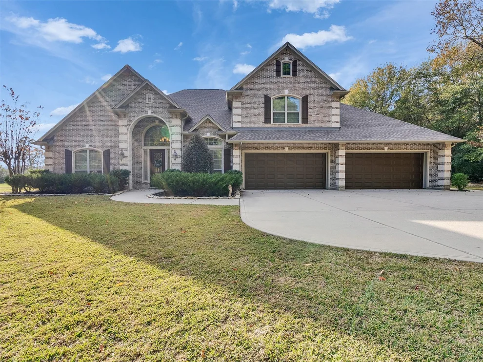 Unit for sale at 15601 Crown Oaks Drive, Montgomery, TX 77316