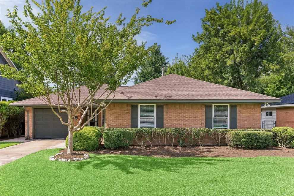 Unit for sale at 2106 Saxon Drive, Houston, TX 77018