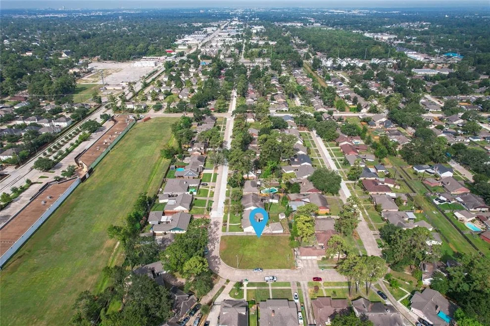 Unit for sale at 1018 Creekmont Drive, Houston, TX 77091