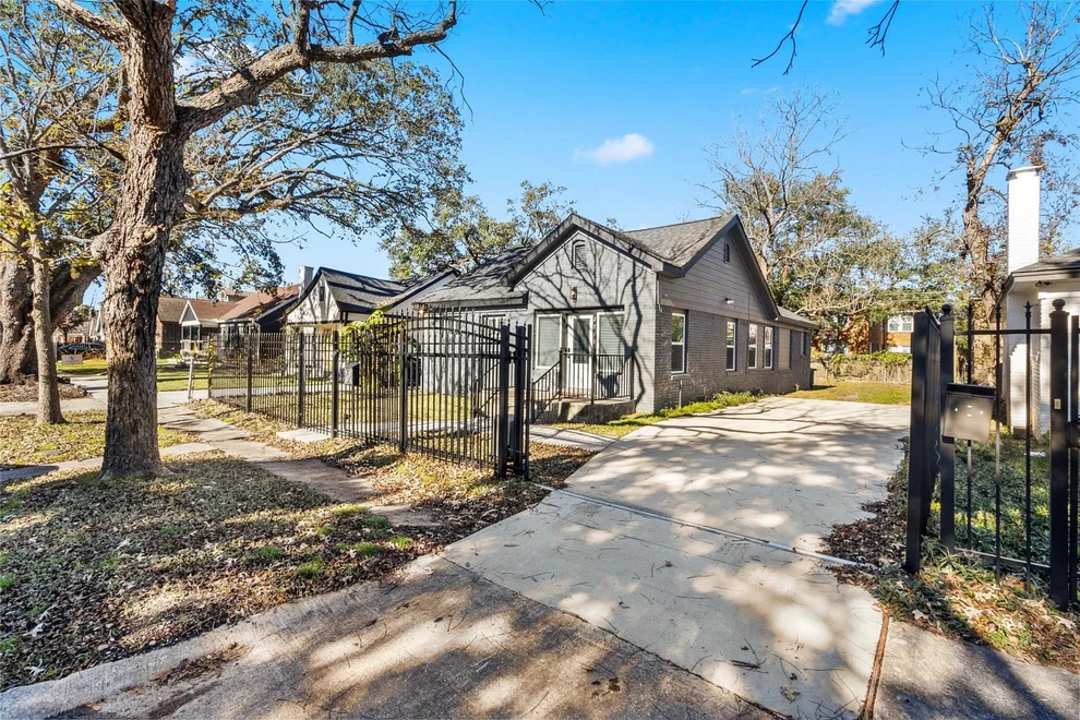 Unit for sale at 2711 Eagle Street, Houston, TX 77004