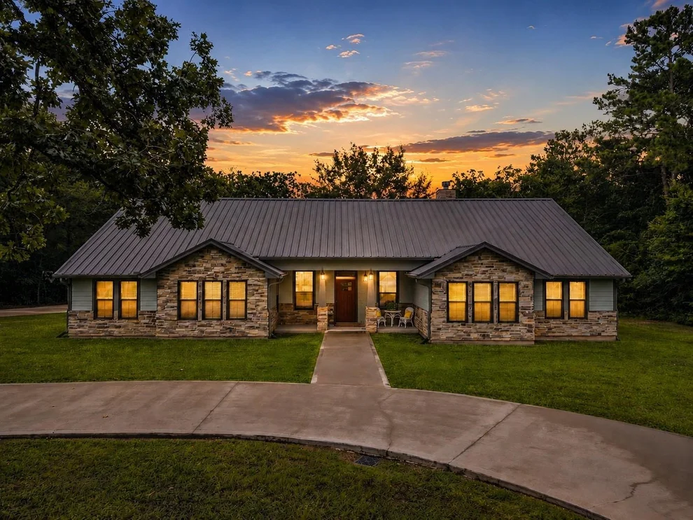 Unit for sale at 35 Rose Hill Court, Huntsville, TX 77320