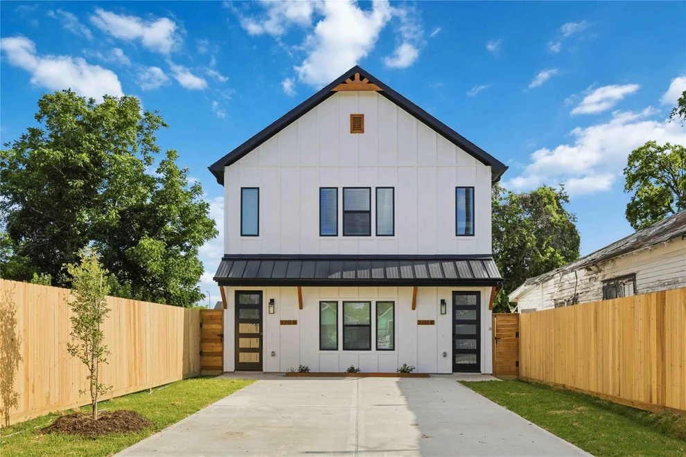 Unit for sale at 3211 Market Street, Houston, TX 77020