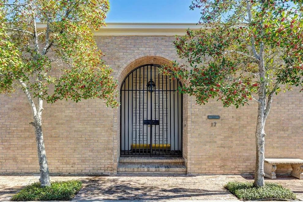 Unit for sale at 5000 Longmont Drive, Houston, TX 77056