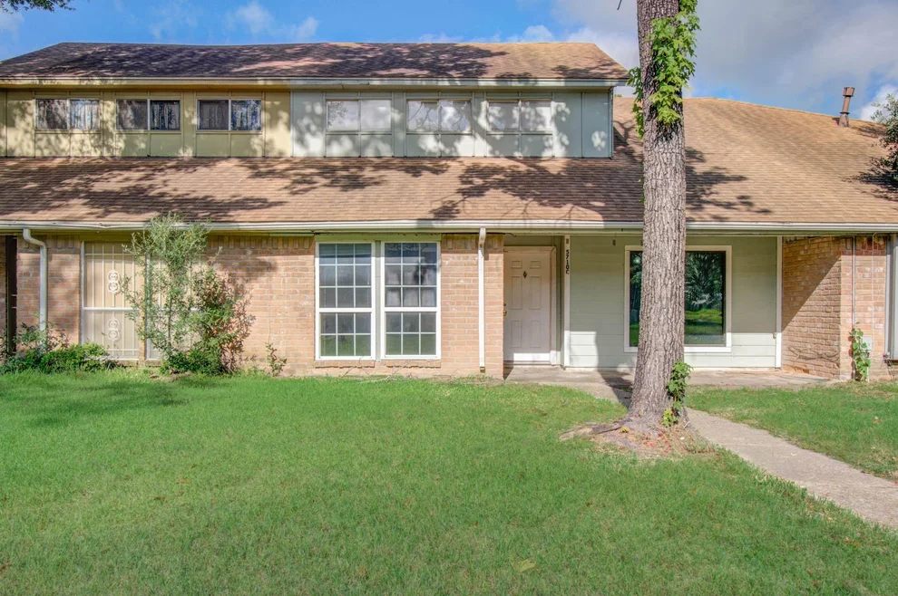 Unit for sale at 5710 Easthampton Drive, Houston, TX 77039