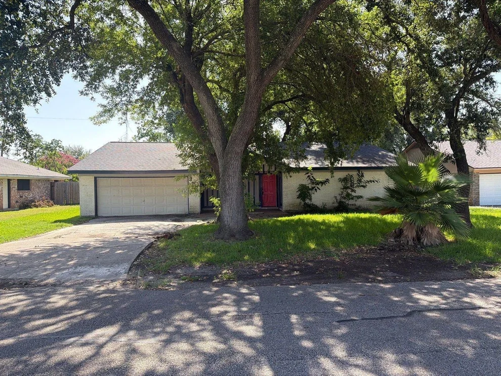 Unit for sale at 3911 Dolphin Lane, La Porte, TX 77571