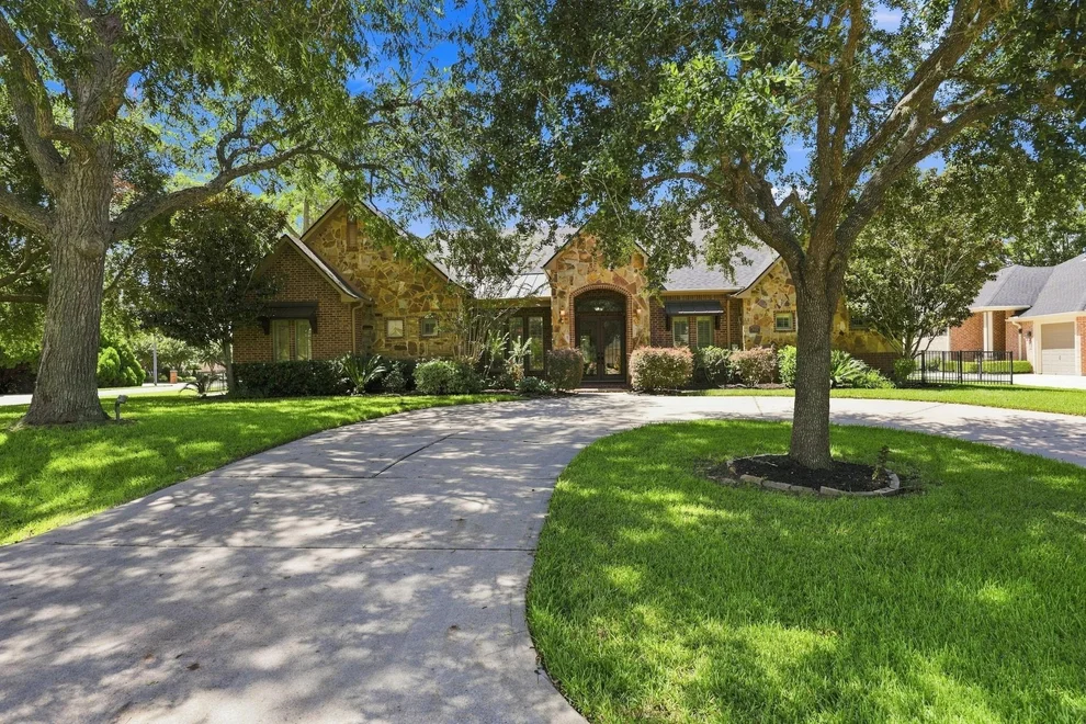 Unit for sale at 5411 Woodbury Street, Weston Lakes, TX 77441