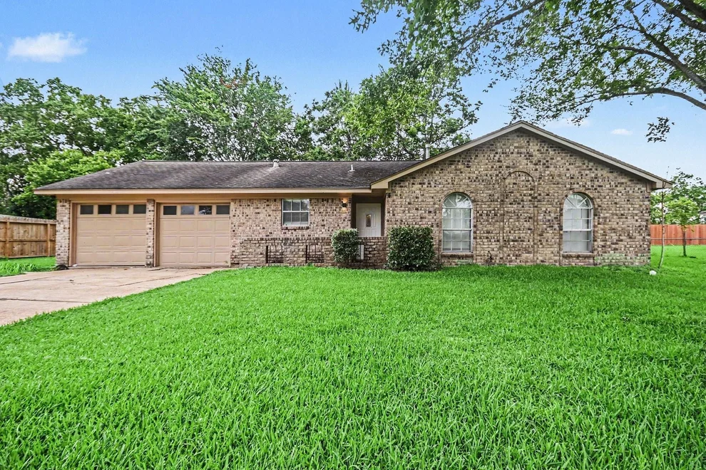 Unit for sale at 1917 Coupland Drive, La Porte, TX 77571