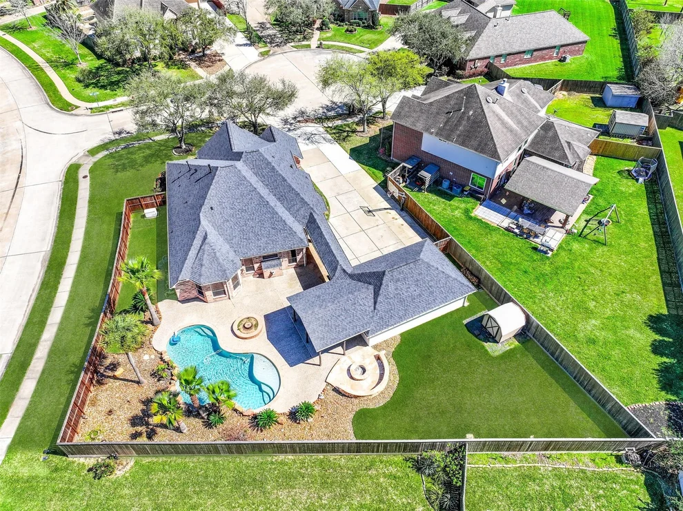 Unit for sale at 901 High Ridge Circle, Friendswood, TX 77546