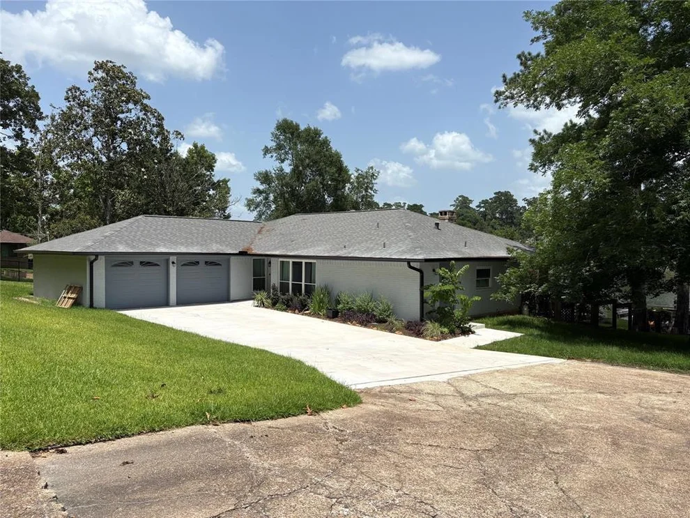 Unit for sale at 230 W Lake Drive, Livingston, TX 77351