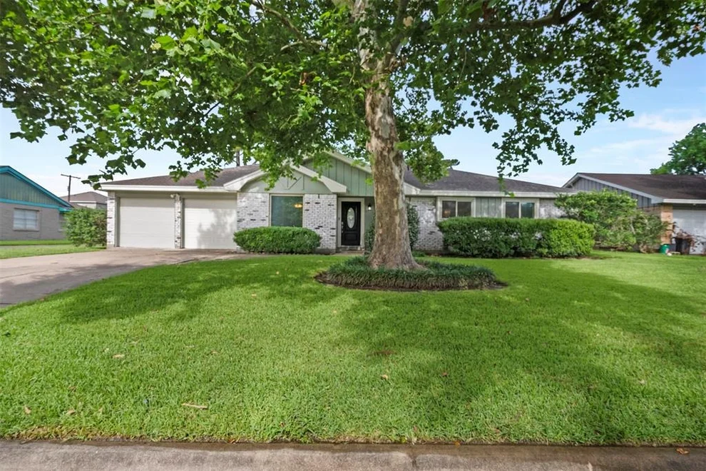 Unit for sale at 4108 Pine Shadows Street, Dickinson, TX 77539