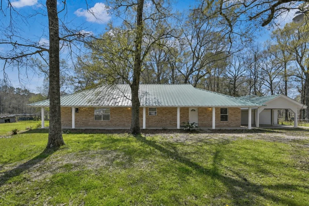 Unit for sale at 121 Magnolia Boulevard, New Caney, TX 77357