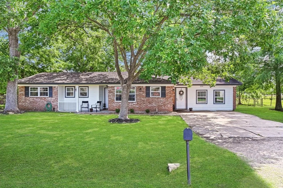 Unit for sale at 3231 County Road 890, Alvin, TX 77511
