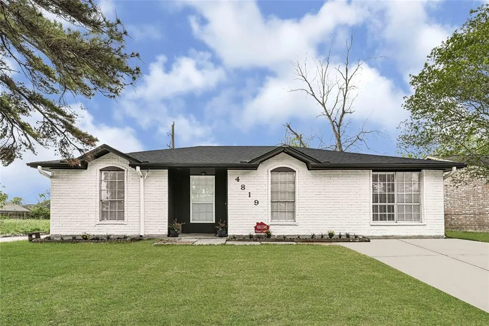 Unit for sale at 4819 E Ridge Creek Drive, Houston, TX 77053