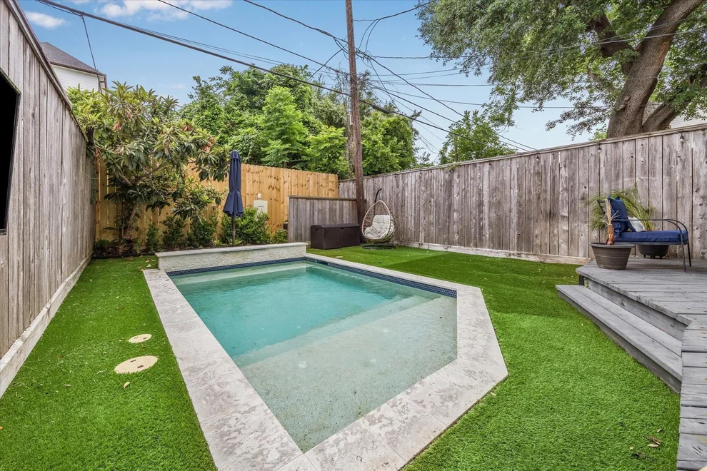 Unit for sale at 830 W 17th Street, Houston, TX 77008