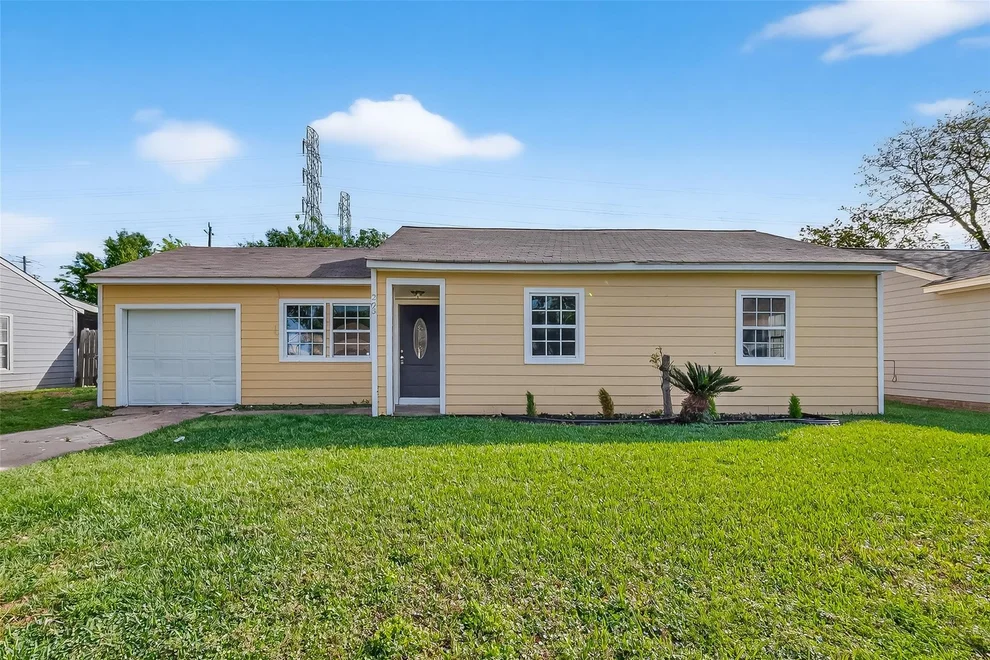 Unit for sale at 203 Alastair Drive, Pasadena, TX 77506