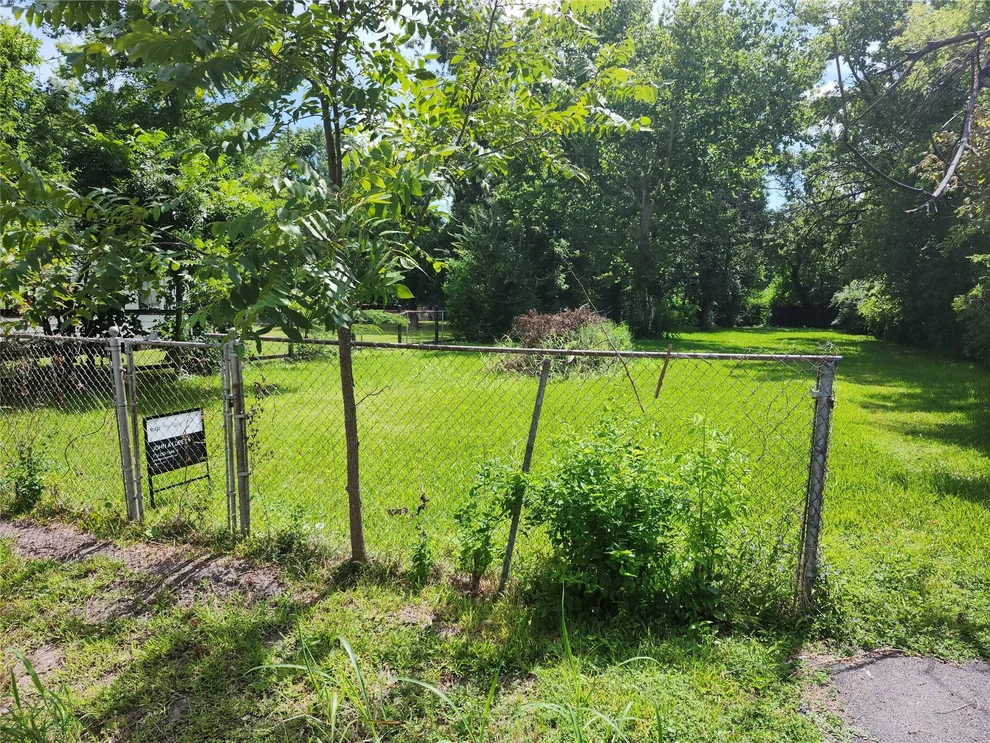 Unit for sale at 7202 Los Angeles Street, Houston, TX 77016
