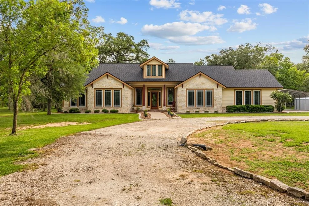 Unit for sale at 18206 River Oaks Road, Damon, TX 77430