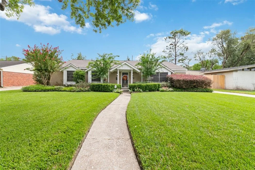 Unit for sale at 5747 Willowbend Boulevard, Houston, TX 77096