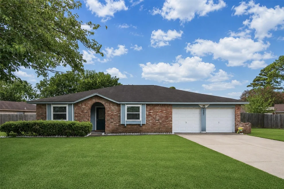 Unit for sale at 2907 Heritage House Drive, Webster, TX 77598