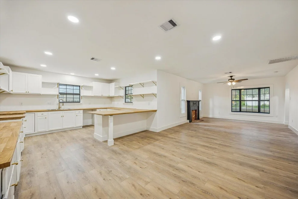 Unit for sale at 1714 Hawthorne Street, La Marque, TX 77568