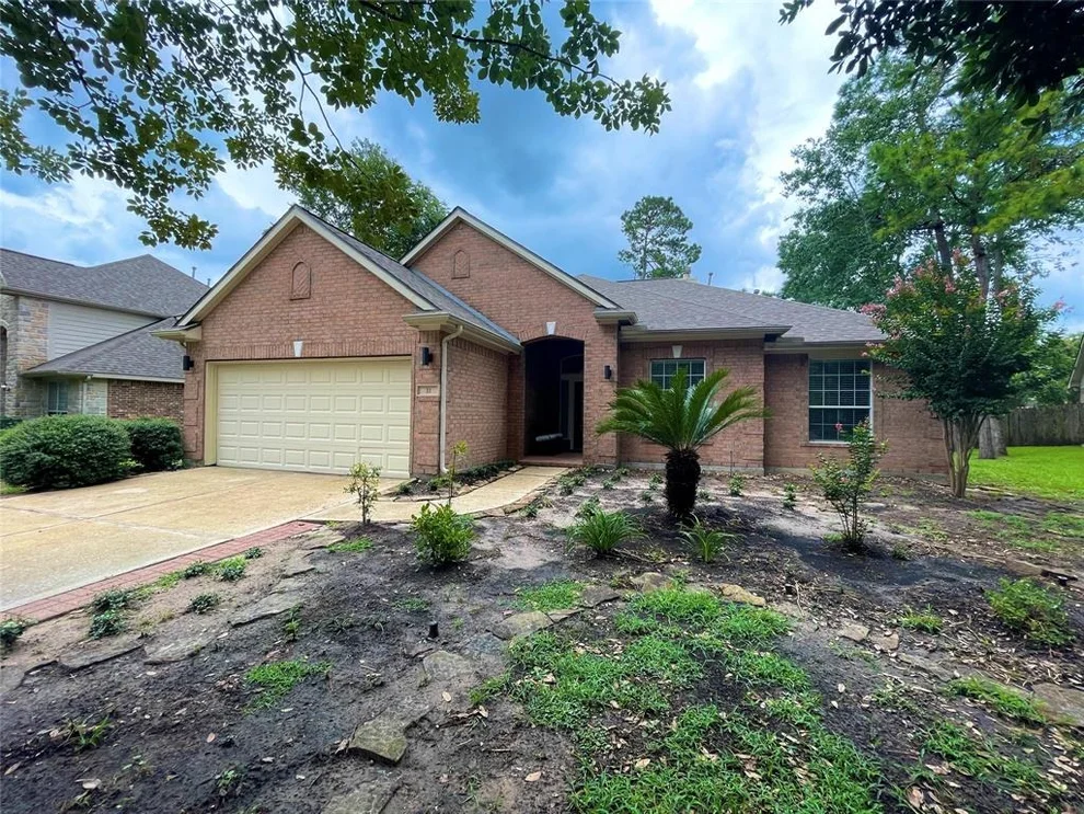 Unit for sale at 11 Knotwood Place, The Woodlands, TX 77382