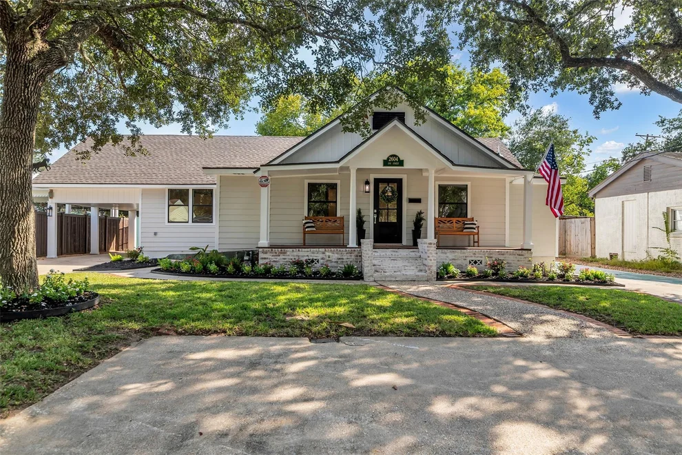 Unit for sale at 2604 Cos Street, Liberty, TX 77575