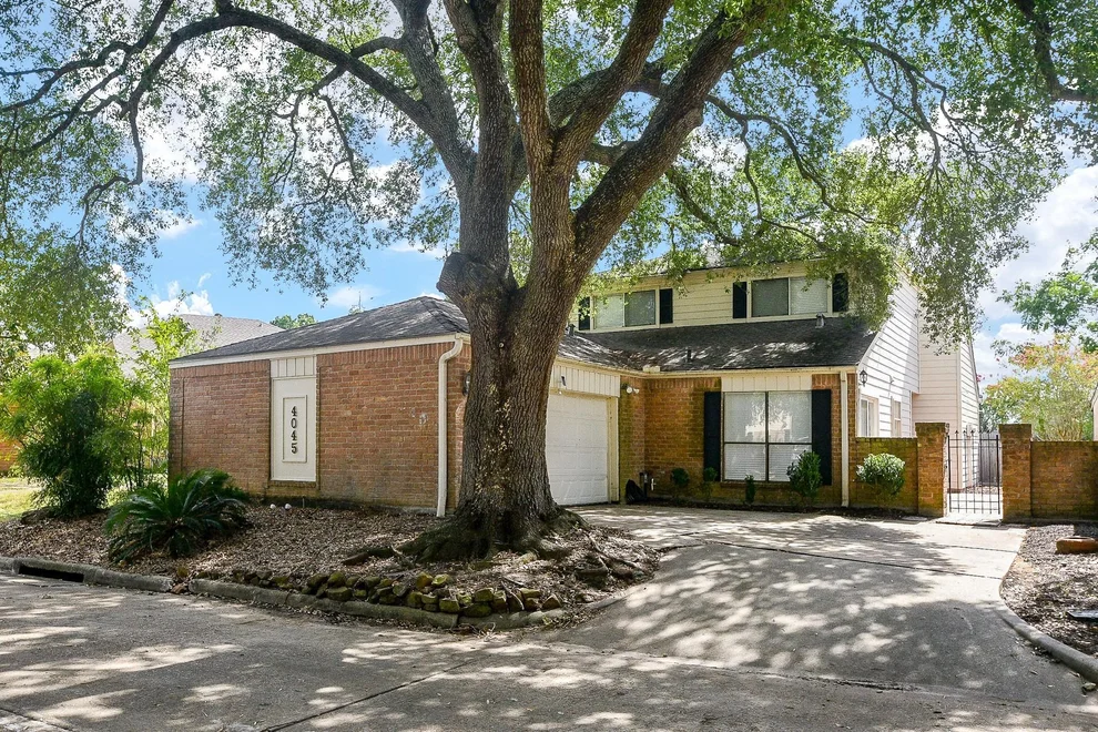 Unit for sale at 4045 Heathersage Drive, Houston, TX 77084