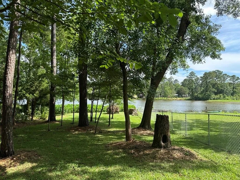 Unit for sale at 512 Navajo Street, Conroe, TX 77316