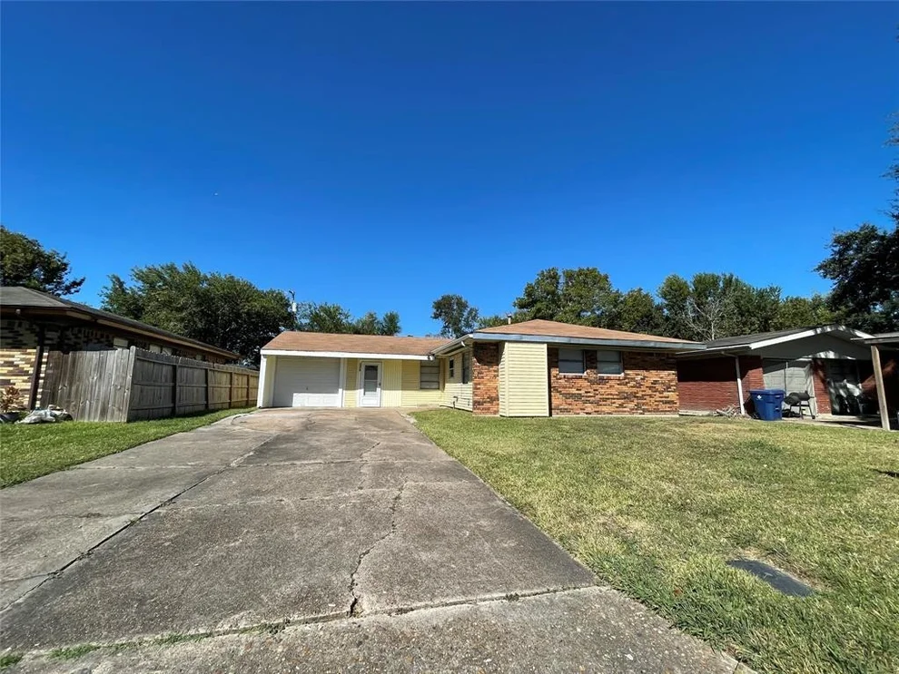 Unit for sale at 3414 Orange Avenue, Texas City, TX 77590