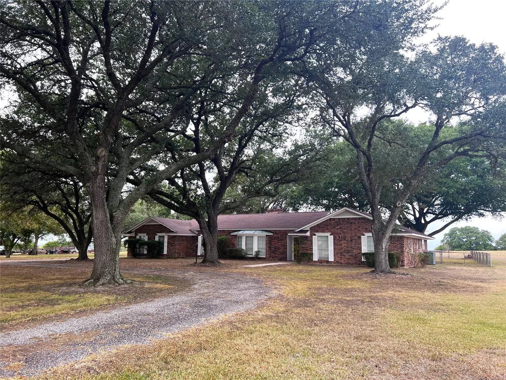 Unit for sale at 929 Harrisburg Road, Brenham, TX 77833