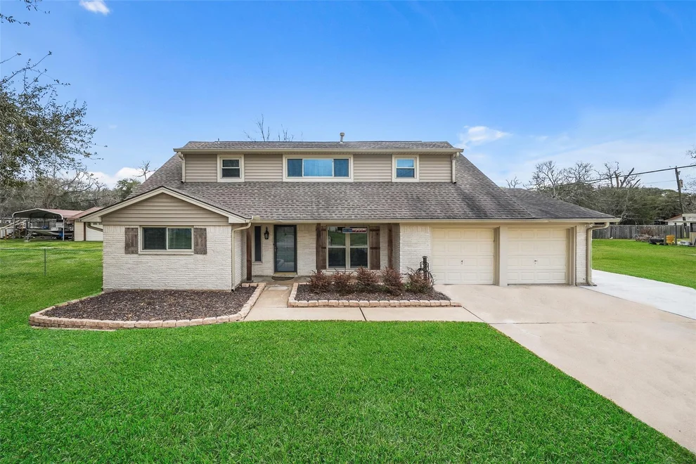 Unit for sale at 301 Mimosa Drive, Hitchcock, TX 77563