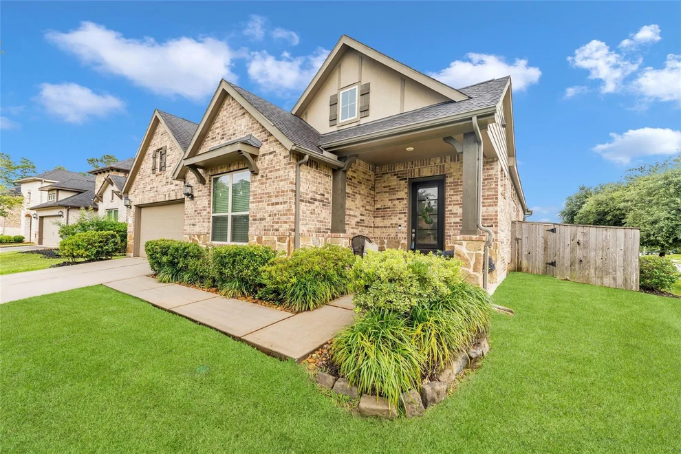 Unit for sale at 561 Rolling Brook Lane, Pinehurst, TX 77362