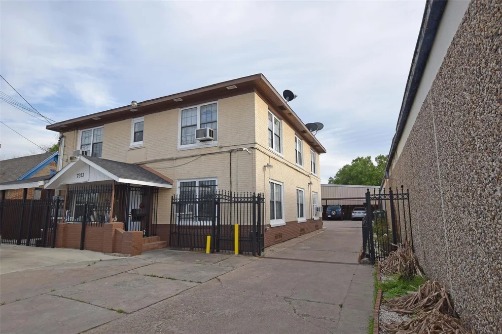 Unit for sale at 7312 Lawndale Street, Houston, TX 77012