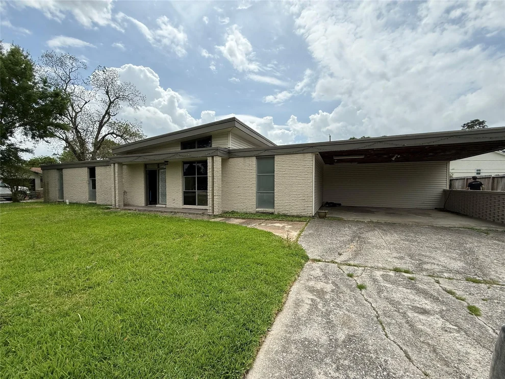 Unit for sale at 627 Baywood Street, La Porte, TX 77571