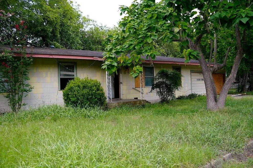 Unit for sale at 626 E Wallace Street, Gonzales, TX 78629