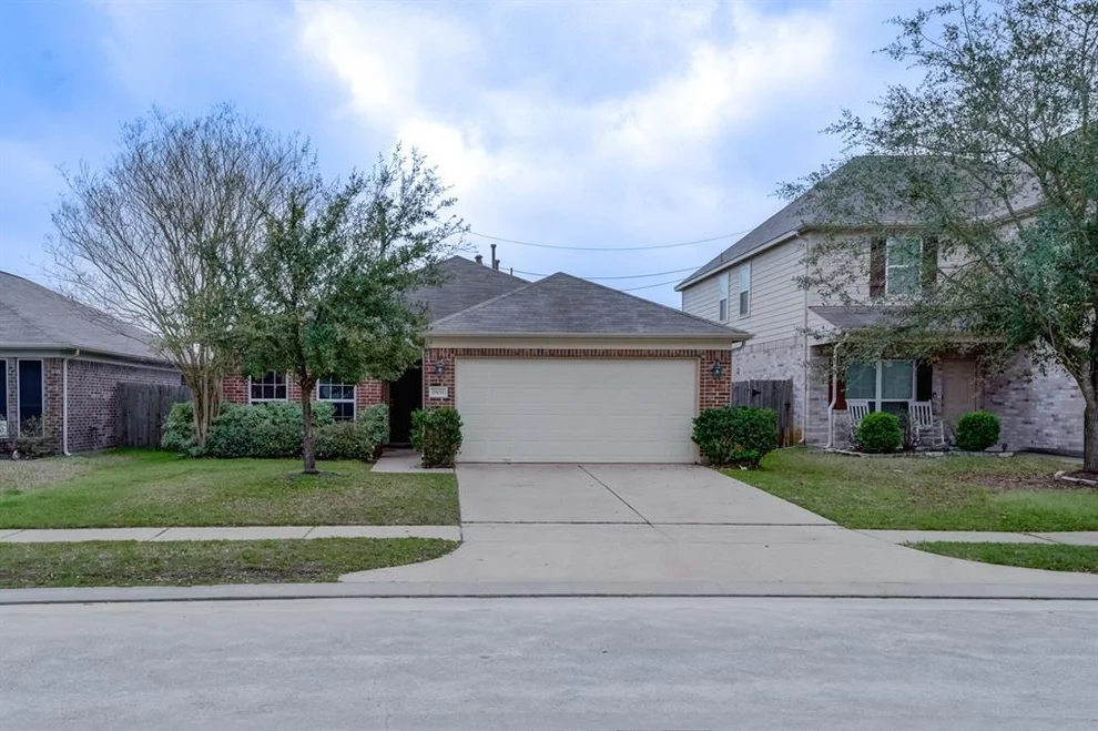 Unit for sale at 19011 Ashford Square Street, Tomball, TX 77375