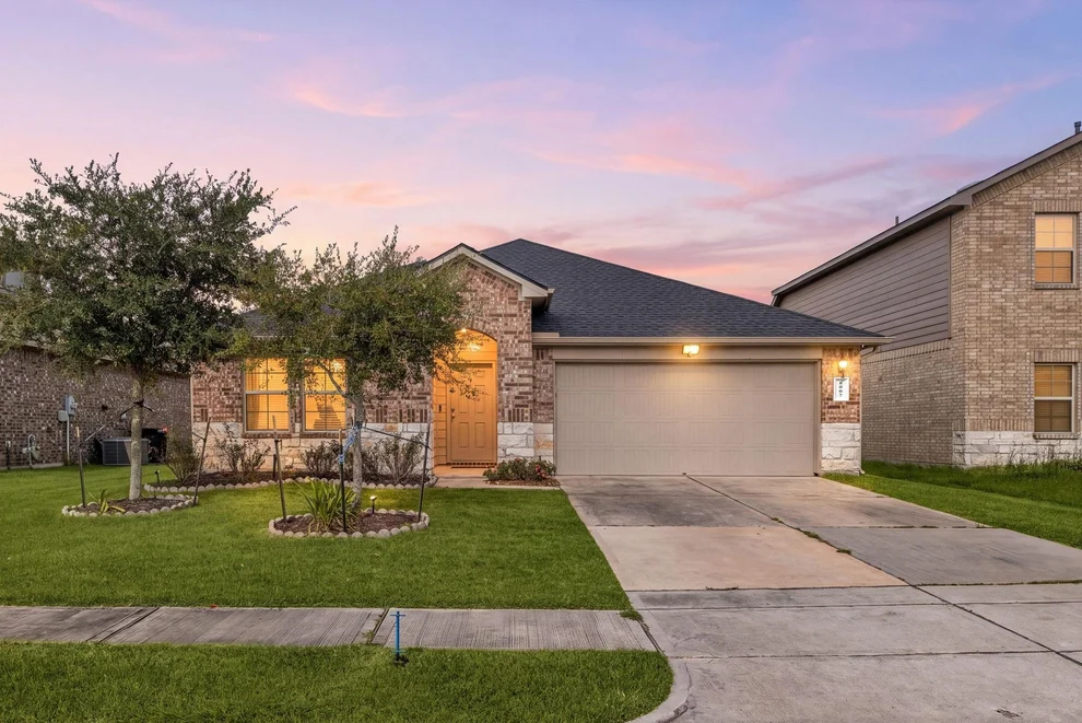 Unit for sale at 8007 Tamarind Lane, Baytown, TX 77521