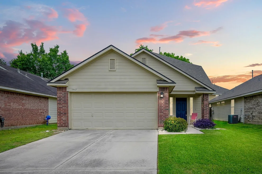 Unit for sale at 19427 Ambrosia Falls Drive, Tomball, TX 77375