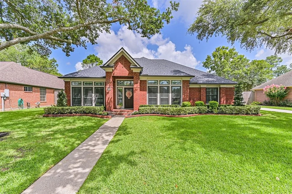Unit for sale at 1210 Buttonwood Drive, Friendswood, TX 77546