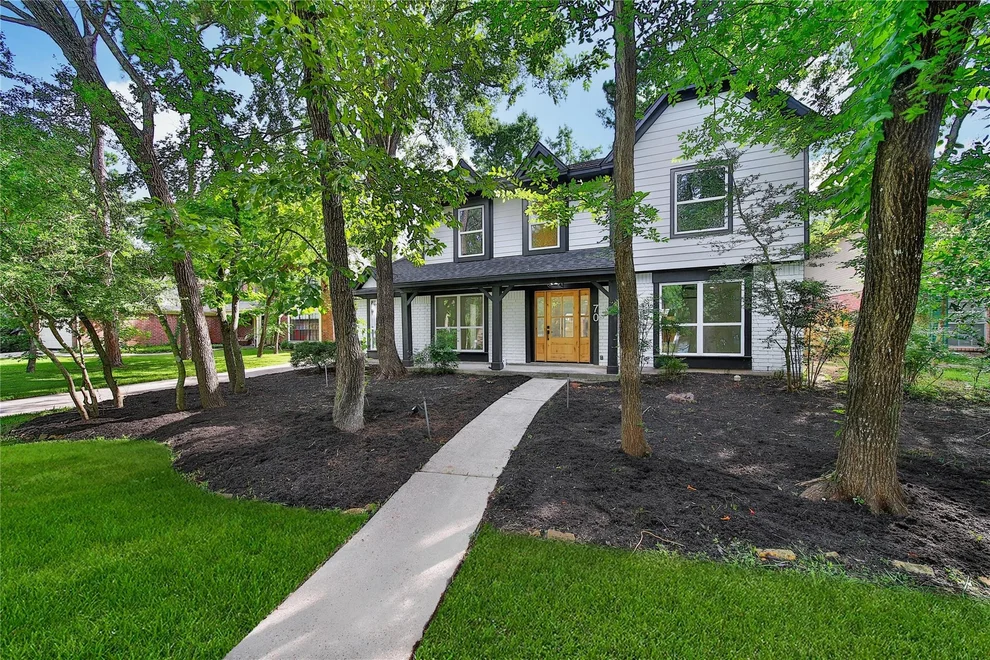 Unit for sale at 70 Breezy Point Place, The Woodlands, TX 77381