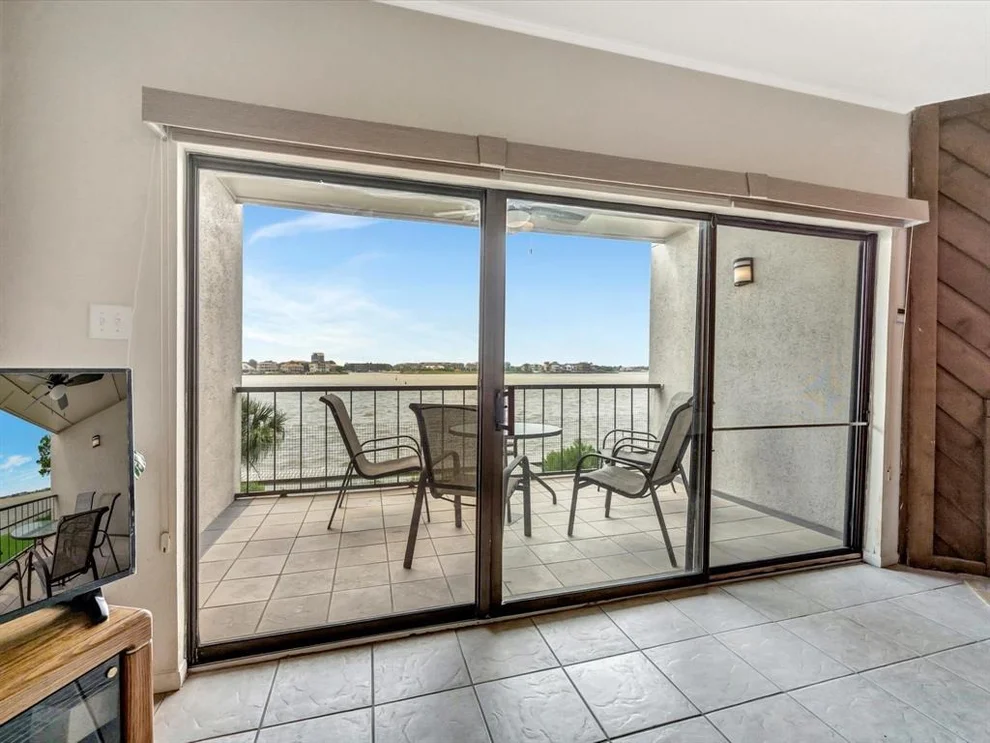 Unit for sale at 401 Lakeside Lane, Houston, TX 77058