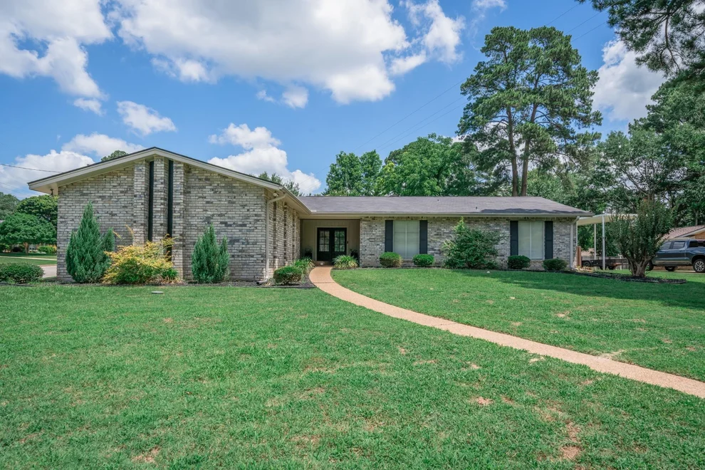 Unit for sale at 317 E Robinwood, White Oak, TX 75693