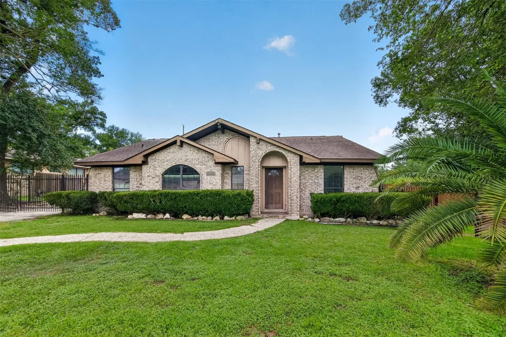 Unit for sale at 12839 Eastbrook Drive, Houston, TX 77013