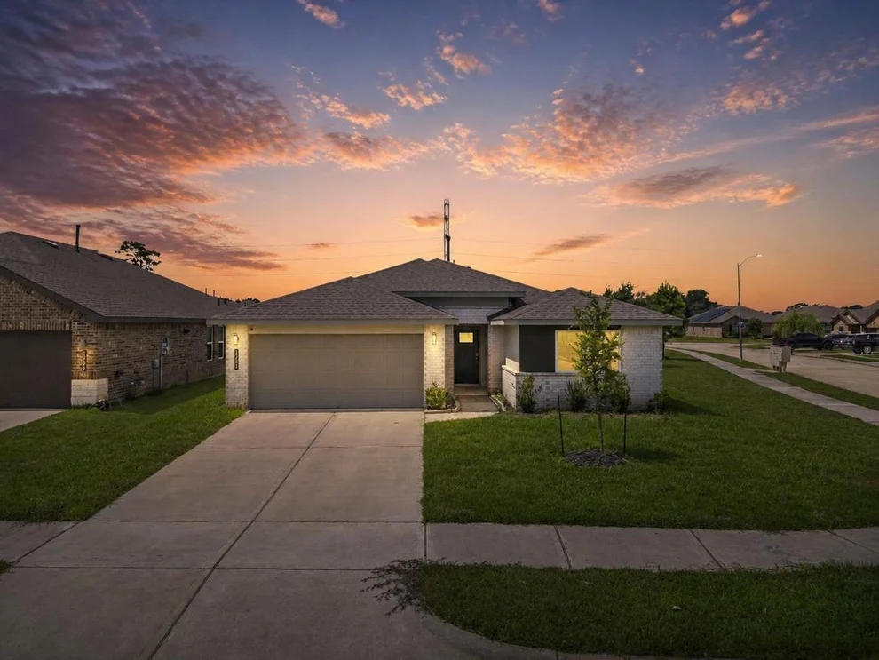 Unit for sale at 1702 Plantation Place, Baytown, TX 77523
