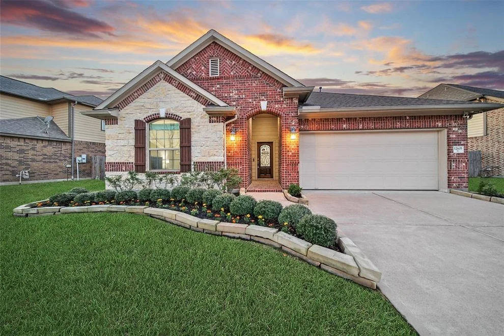 Unit for sale at 12605 Blossom Walk Court, Pearland, TX 77584