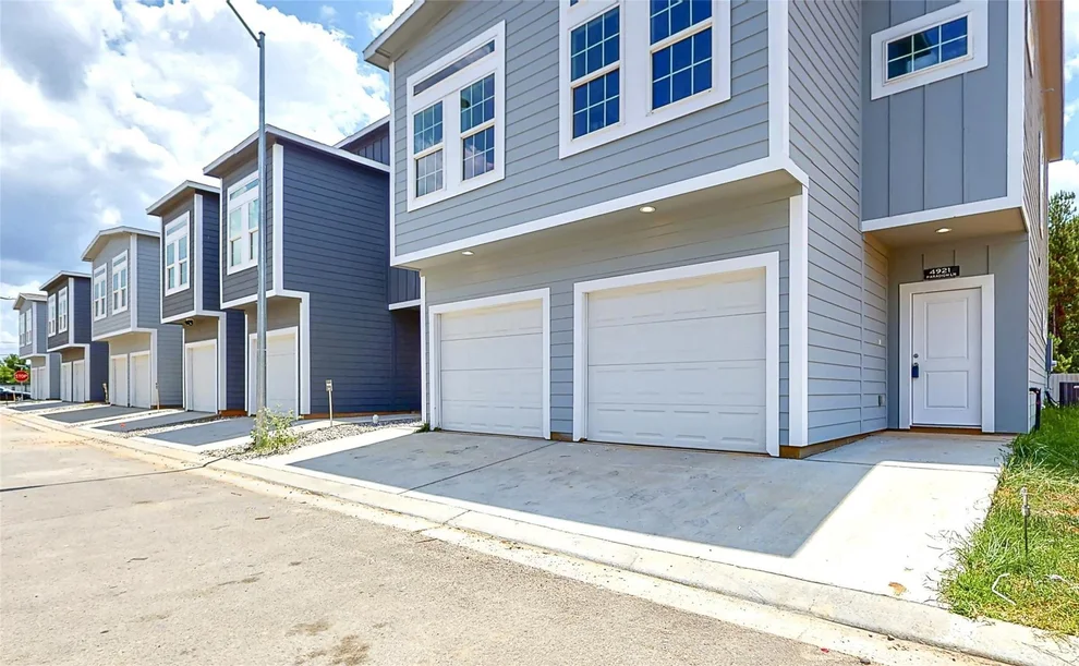 Unit for sale at 18813 Luminescent, Spring, TX 77379