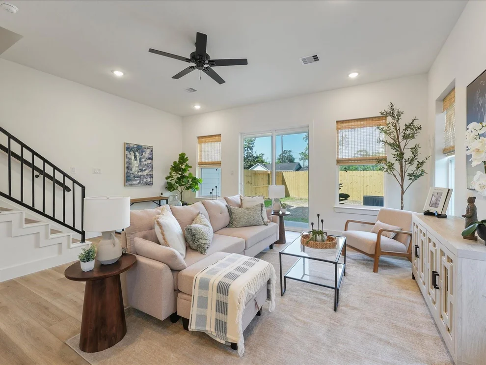 Unit for sale at 930 Mansfield Street, Houston, TX 77091